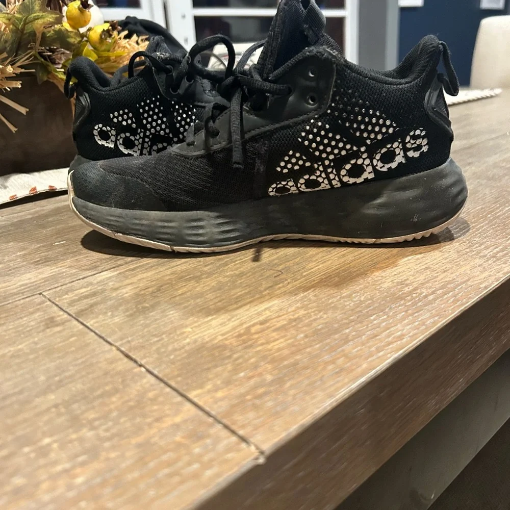 Big kids boys size 4 Adidas sneakers - Picture 3 of 3